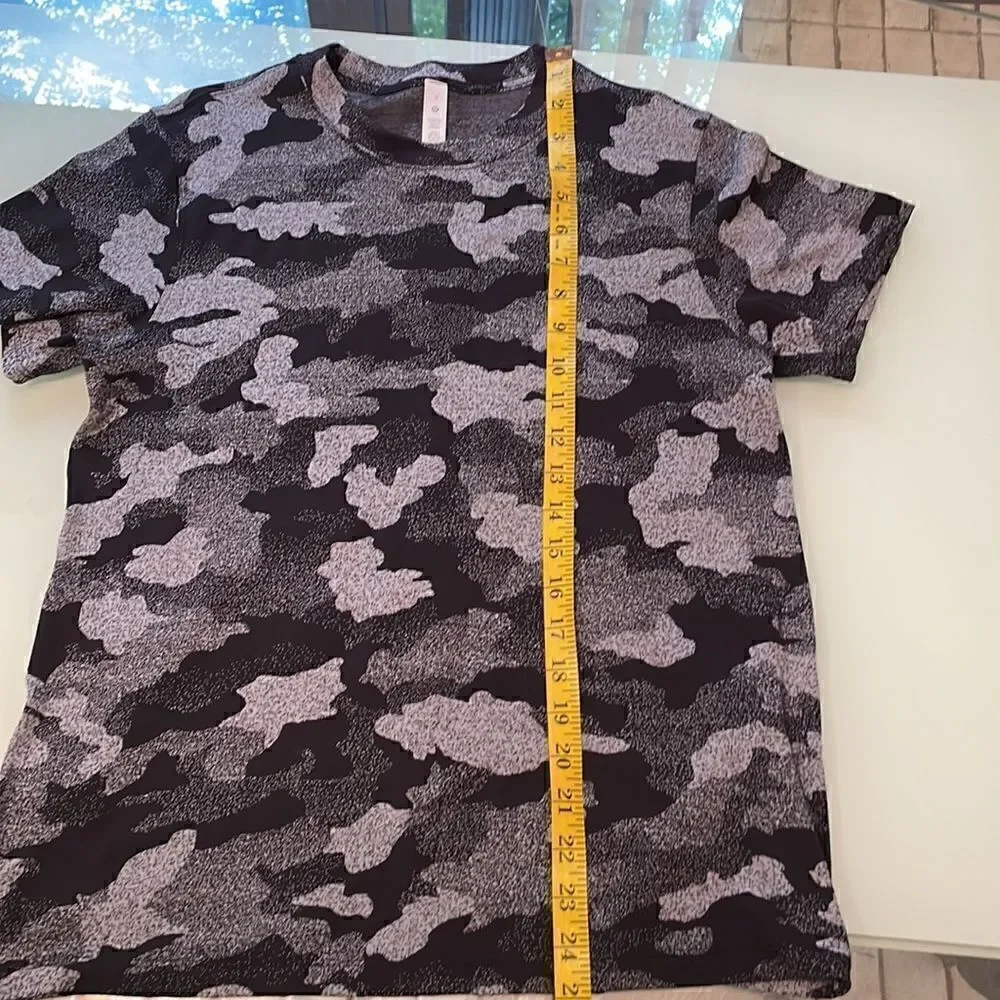 Lululemon top 2 black grey light grey printed